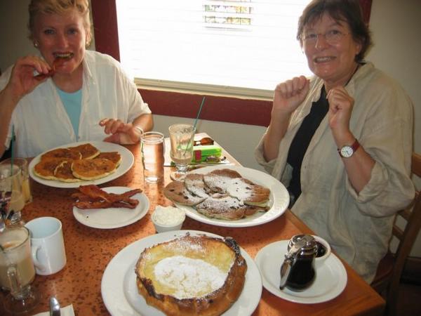 2004-09-04a Breakfast.JPG