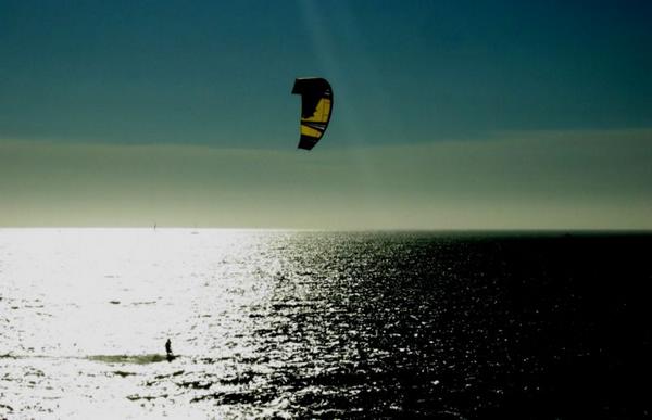 2004-09-04e Kite Surfer.JPG
