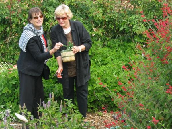 2004-09-19g Gardeners.JPG