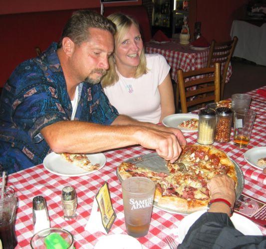 2004-09-23e Pizza.JPG