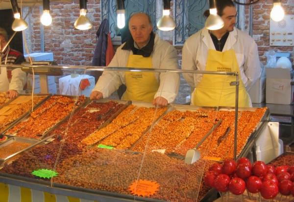 2004-11-21c Candy Vendors.JPG