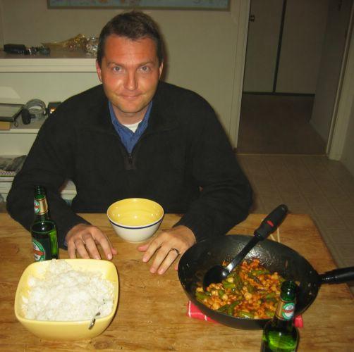 2004-12-23b Tim and Stir-Fry.jpg