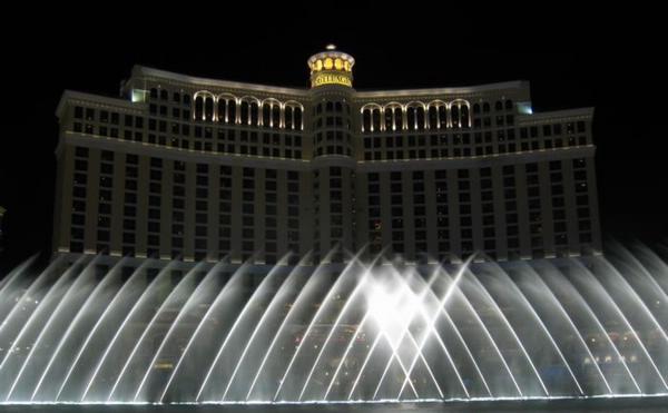 2005-01-06k Bellagio Fountains.JPG