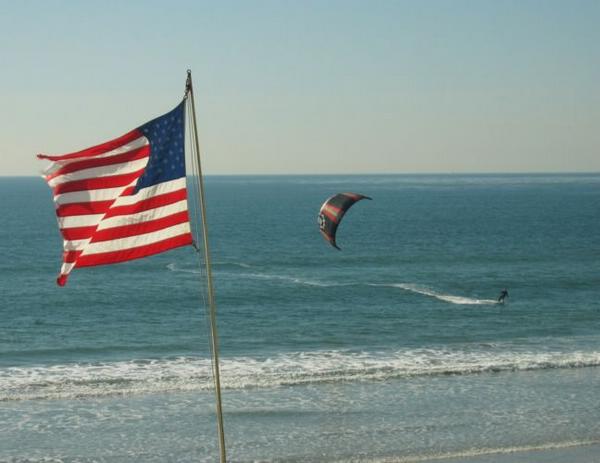 2005-01-15d Patriotic Kite.JPG
