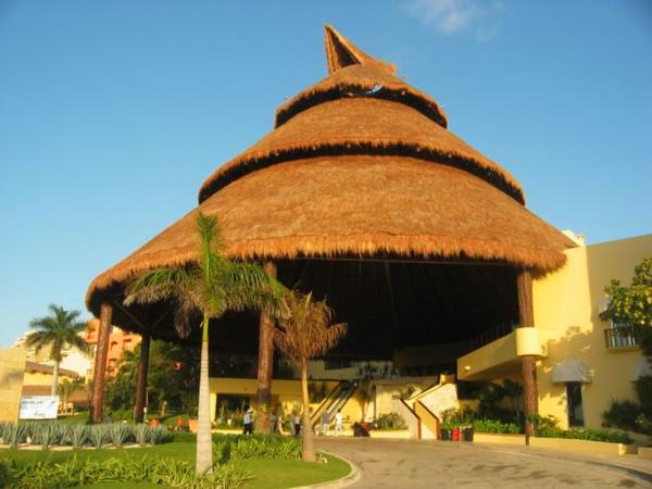 2005-01-29k Large Palapa Roof.JPG