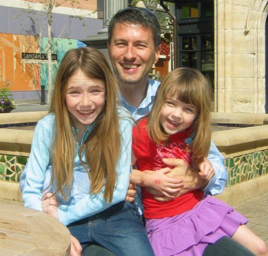 2005-03-26b Tickling Kids.jpg