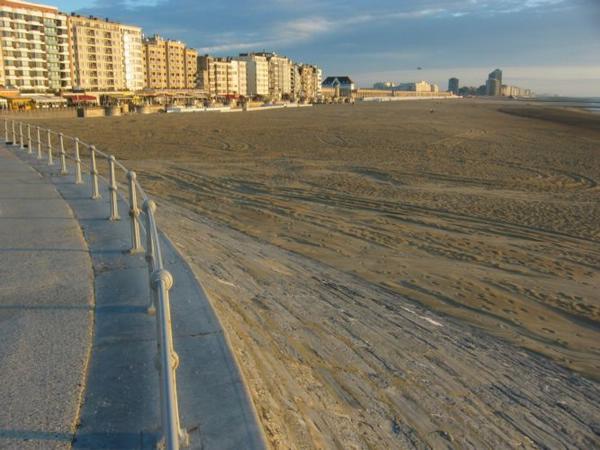 2005-06-03b Oostende Beach.JPG