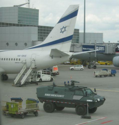 2005-06-07a El Al Guarded.jpg