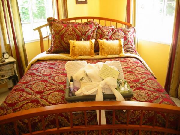 2005-06-11a Bed.JPG