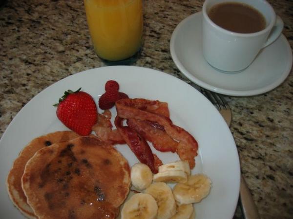 2005-06-25c Yummy American Breakfast.jpg