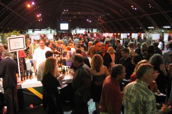 2005-09-24a Exhibit Hall.JPG