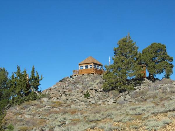 2005-10-10c Martis Peak Fire Tower.JPG