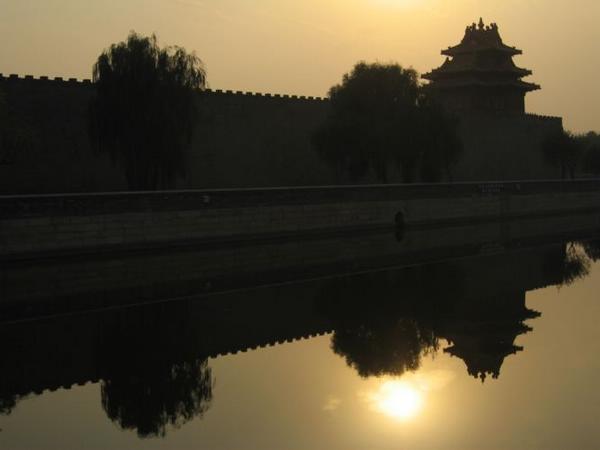 2005-11-12p Moat Sunset.JPG