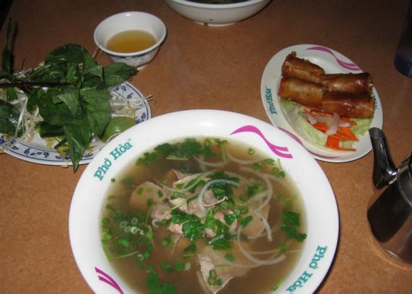 2005-11-15 2 Vietname Dinner with Ulrich.JPG