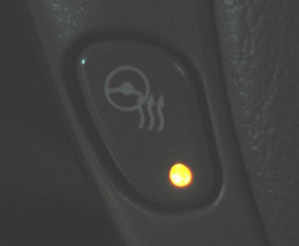 2005-11-16c Steering Wheel Heating.JPG