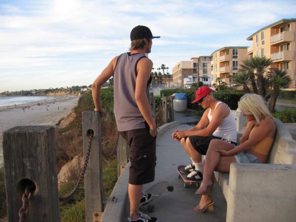 2005-11-20o Mission Beach Hangout.JPG