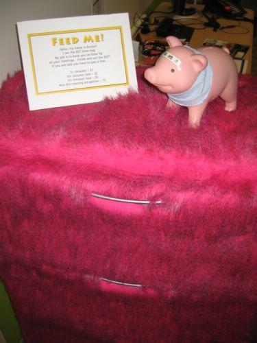 2005-12-06b Piggie Bank.JPG