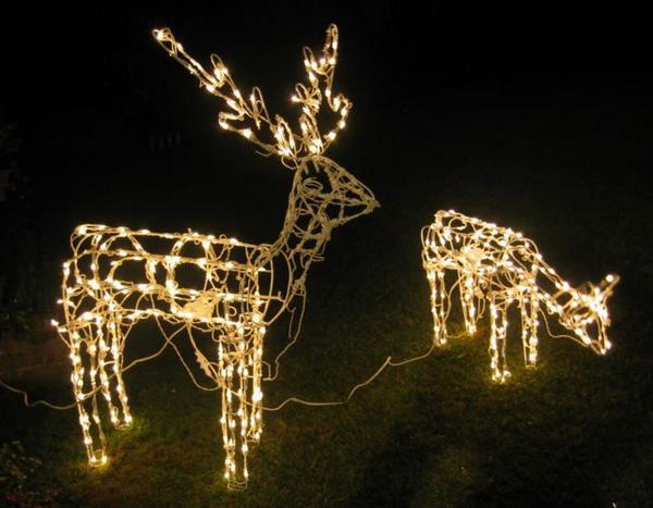 2005-12-17b Headless Reindeer.JPG