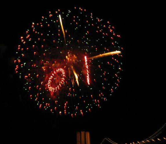 2005-12-31h Fireworks 1.JPG