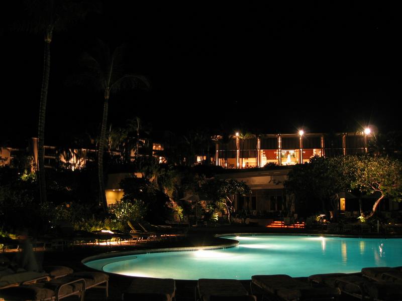 2003-01-01g Hotel at night.JPG