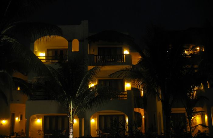 2005-01-23m El Faro Hotel.JPG