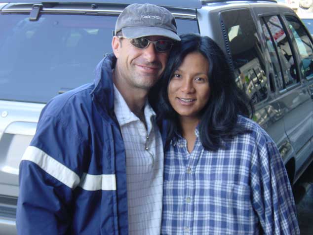 aDSC00001 A last farewell at the airport from pregnant Annie for her hubby Oliver